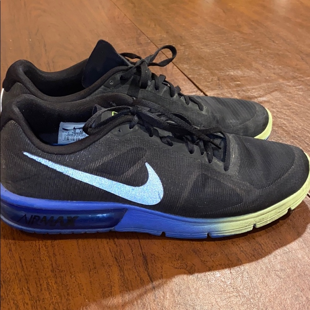 Gently worn men’s Nike air max sequent sneakers 11